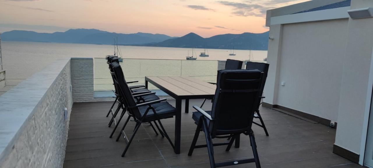 By The Sea - Paleros Villa Exterior photo